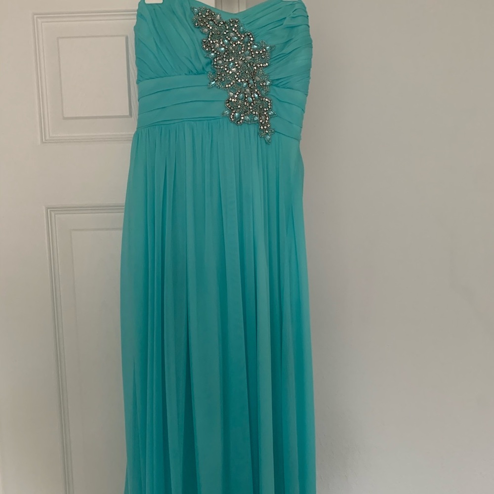 Teal blue formal dress. Perfect for prom!